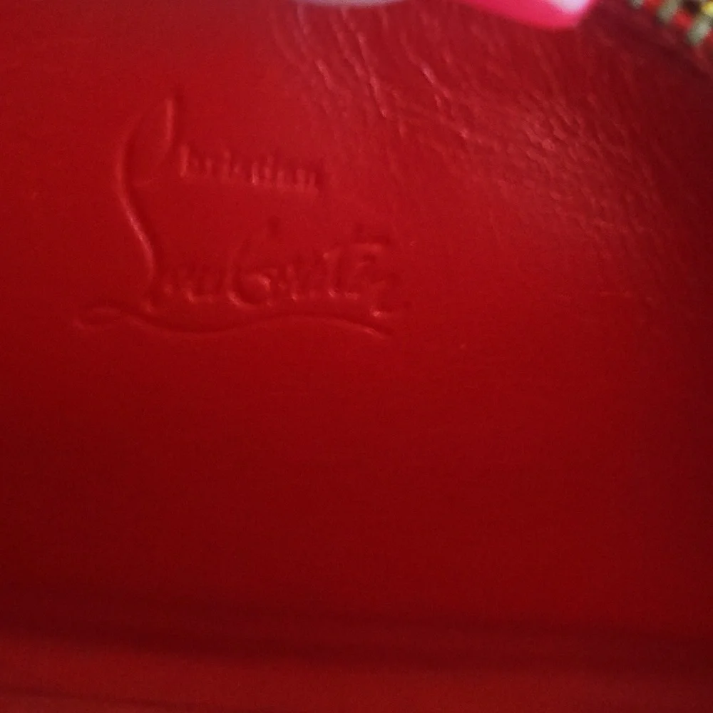 Christian Louboutin. Heart Loubiposh Valentines Black. - Picture 7 of 8